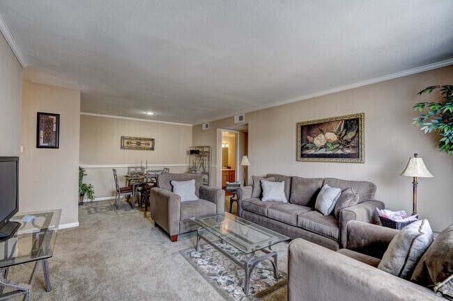 1BR, 1BA - 755SF - Living Room