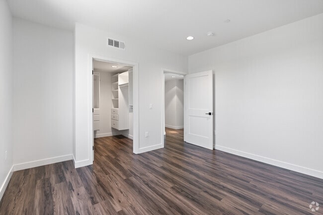 4BR, 4BA - 2,079SF