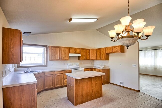 Building Photo - Charming 3 Bedroom Across from Playground & Large Fenced Yard