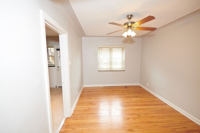 Photo - 5825 Lindenwood Ave Unit 5825-2N Lindenwood