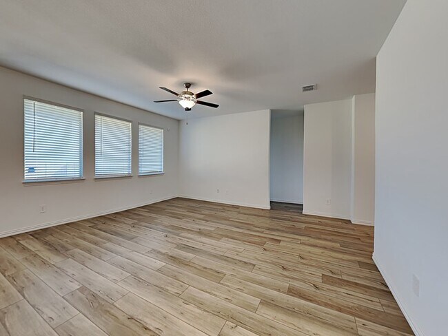 Photo - 6928 Falconer Way