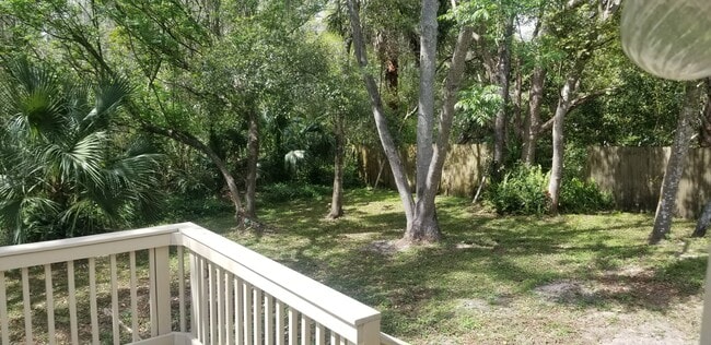 Photo - 1044 2ND PL
