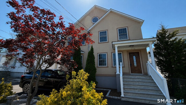 Building Photo - 271 Seaside Ave Unit A