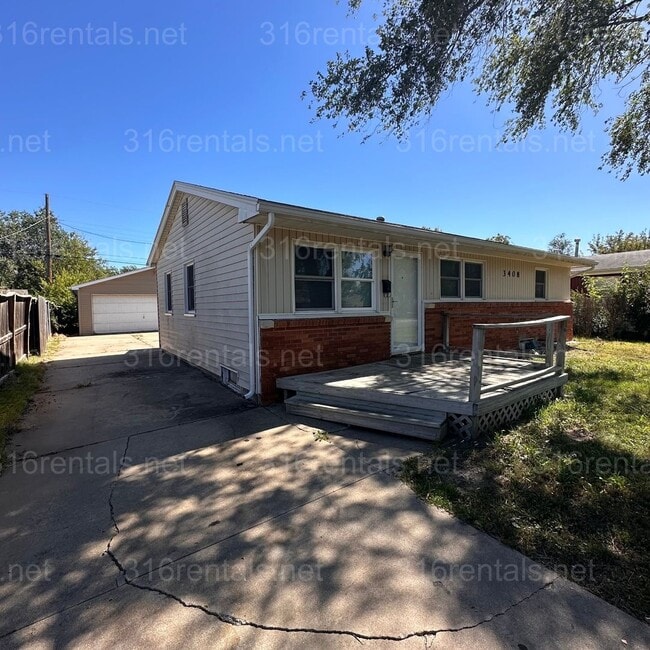 Building Photo - $1200 – 3 Bed + Bonus Room, 1 Bath | Singl... Rental