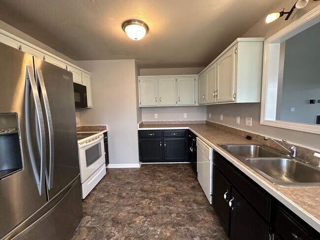 Photo - 3 Bedroom Home For Rent with Bonus Room!