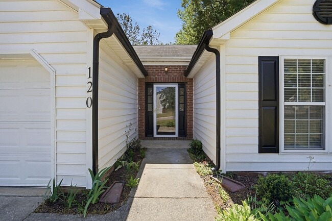 Photo - RANCH HOME with 3 bedrooms and 2 baths-CONVENIENT LOCATION