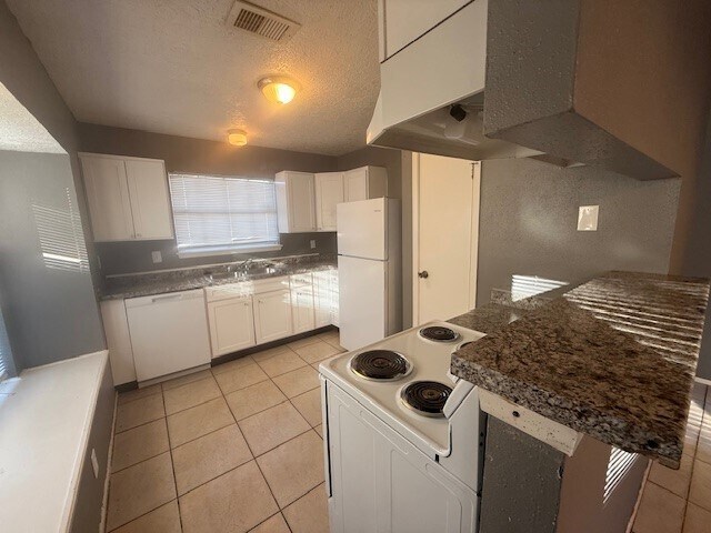 Photo - 22122 Diane Dr