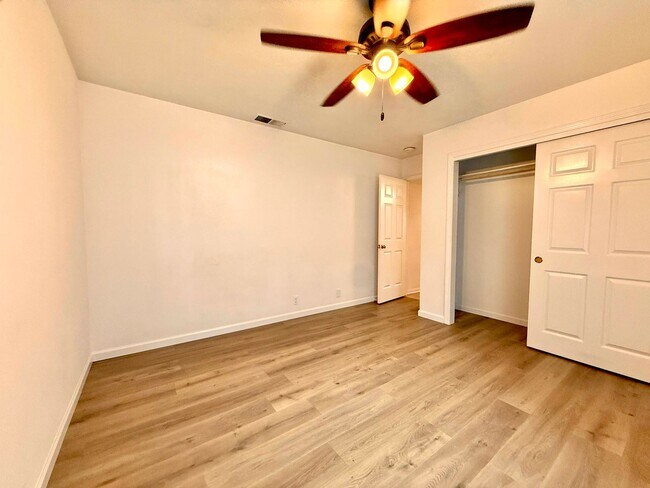 Photo - BR233-Lotti, Carole Kelly Unit A