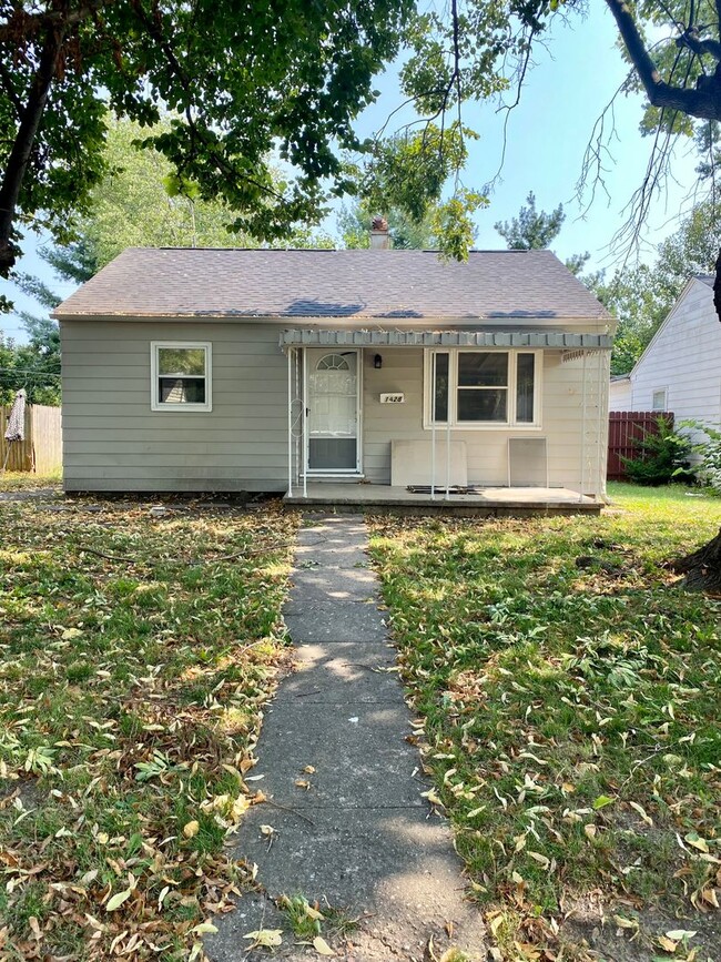Building Photo - Charming 2 Bedroom House