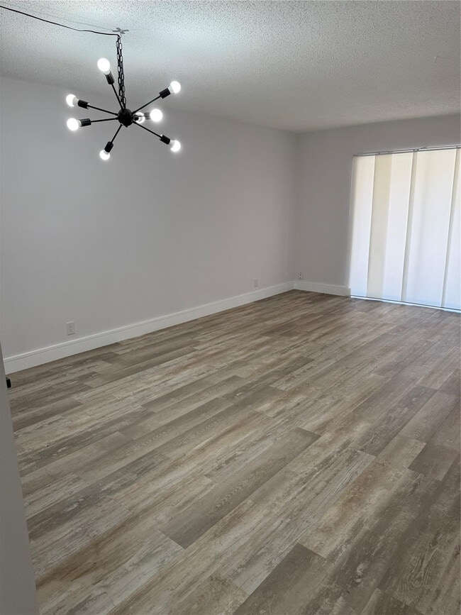 Photo - 255 S Cypress Rd Unidad 323