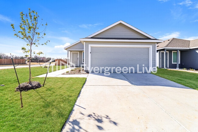 Building Photo - 245 Sycamore Pl