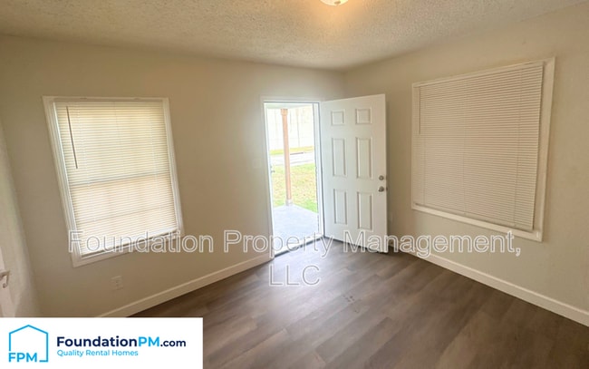 Building Photo - 2775 Waverly Ave