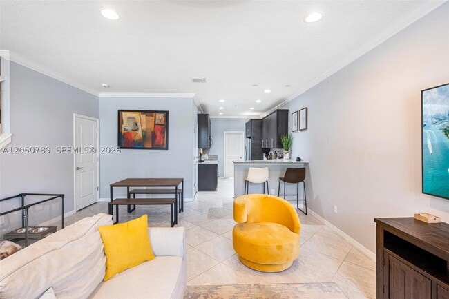 3944 Poinciana Ln