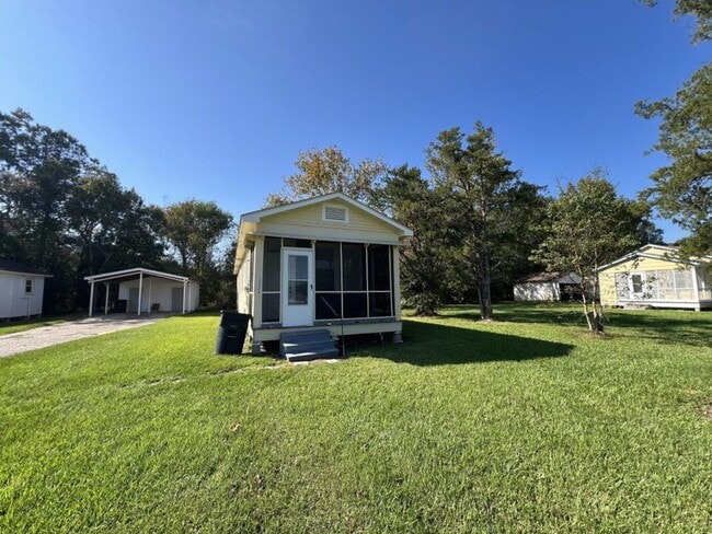 Building Photo - 2-Bedroom 1-Bath Home on Sunshine Rd.
