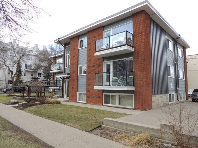 Building Photo - 8304 107 St NW Unit NUEVE