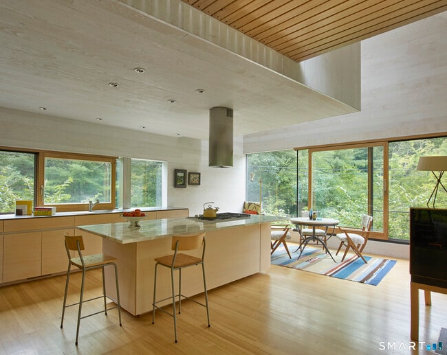 Photo - 155 W Morris Rd