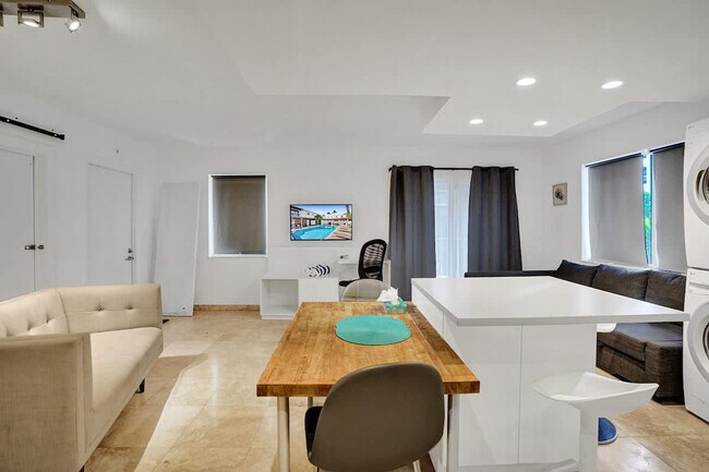 Photo - 3215 NE 7th St Unidad SI FL2-ID1504119P