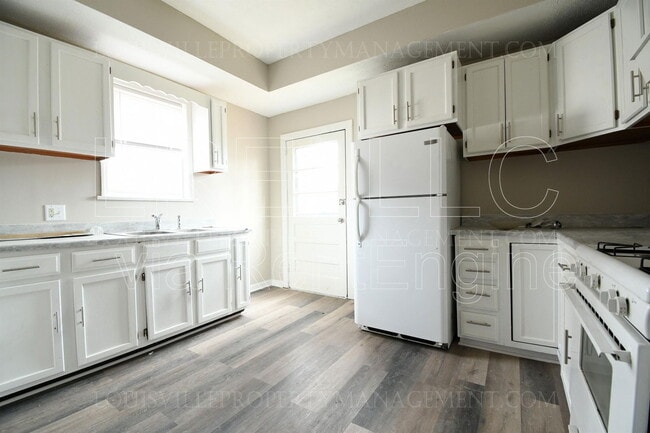 Photo - 715 N 33rd St