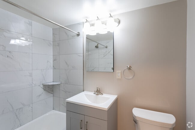 1BR, 1BA - 730 SF