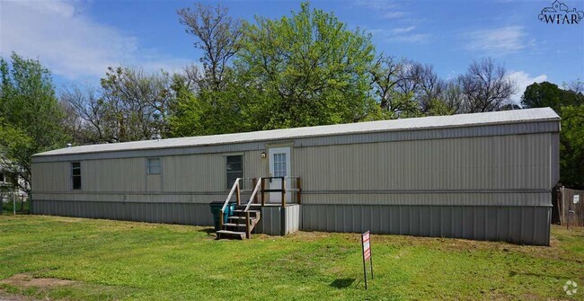 Building Photo - 601 E 1st St Rental