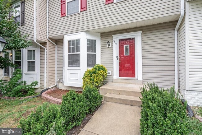 Building Photo - 409 Potomac Hills Dr Rental