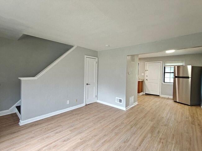 Photo - 120 Yorke St