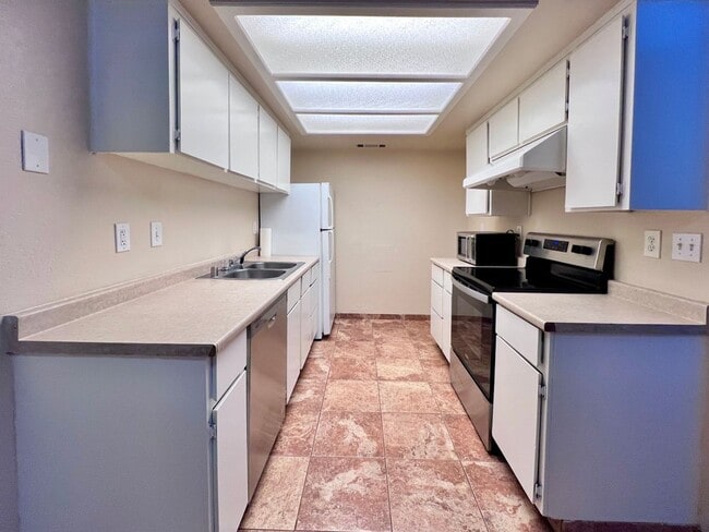 Photo - $1,595 Shields & Fowler, 3 Bedroom - E. Shields Ave #118, Fresno / Gated Community