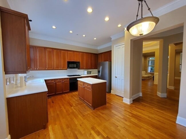 Photo - 1044 Emory Parc Pl