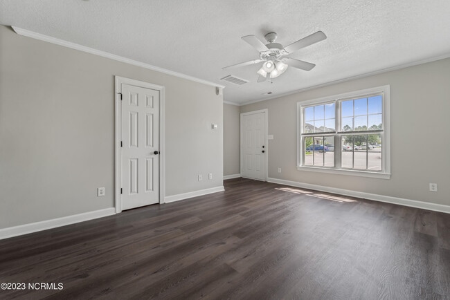 Photo - 1102 Springwood Dr