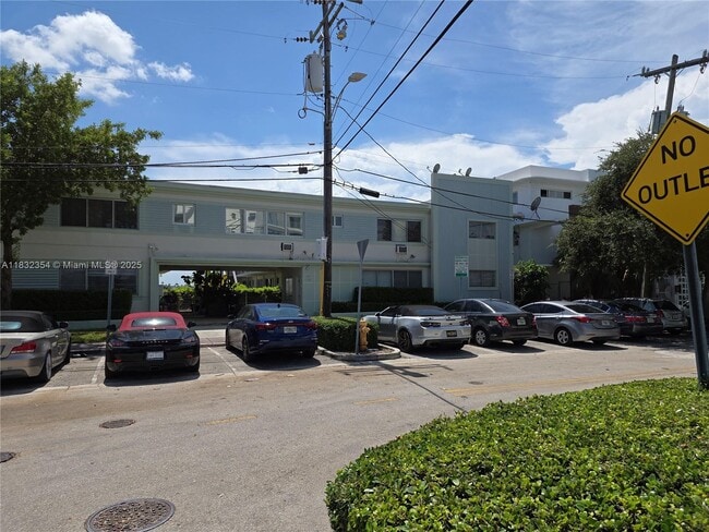 Building Photo - 2250 Bay Dr Unit 5 Rental