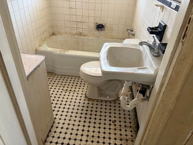 Photo - 8565 Lowell St