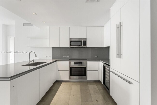 Photo - 68 SE 6th St Unidad 2304