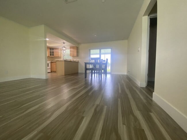 Photo - 525 SE 11th Ct