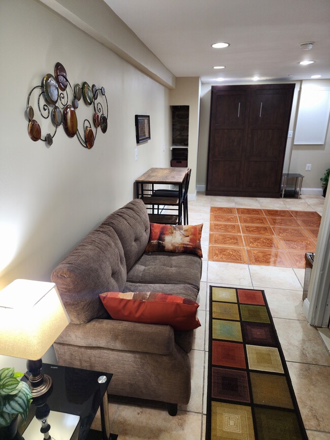 Building Photo - 12809 E Shelby Ln Unit Studio Basement -