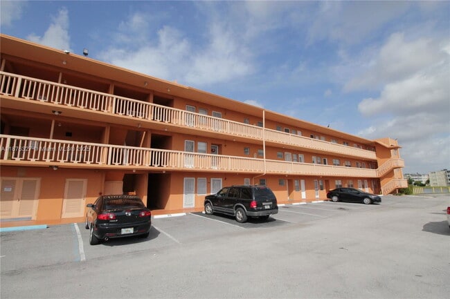 Building Photo - 1591 NE Miami Gardens Dr Unit 302