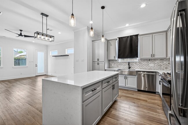 Photo - 7314 Avenue L