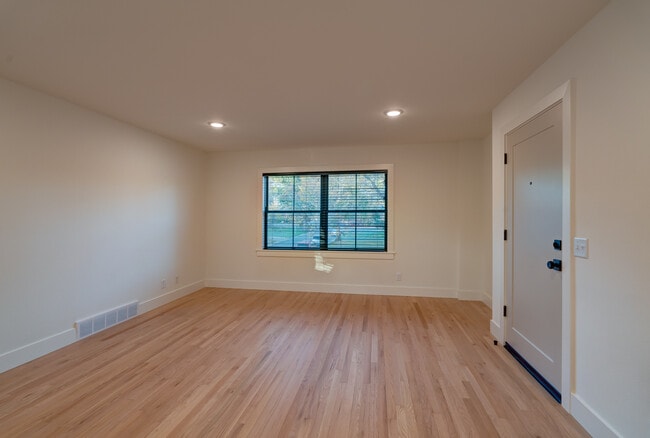 Photo - 405 Presidential Ln Unidad #3