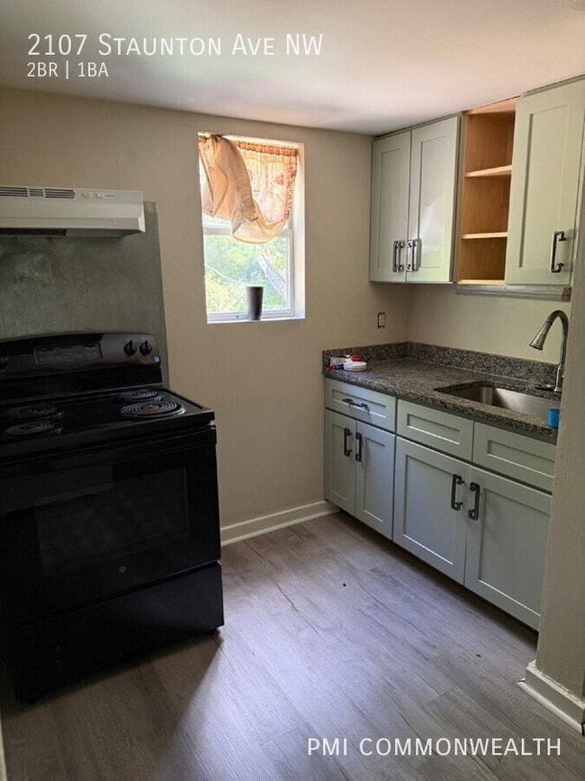 Photo - 2107 Staunton Ave NW