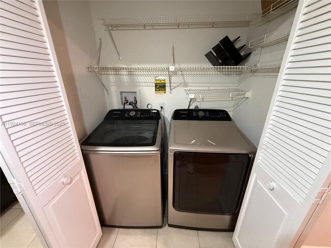 Photo - 3325 Oak Dr Unit TOWNHOUSE