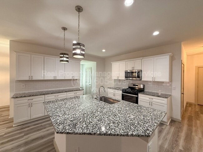 Photo - 6830 54th St