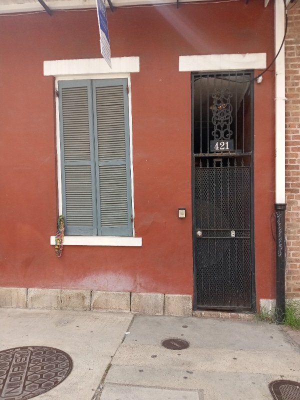 Building Photo - 421 Burgundy St Rental