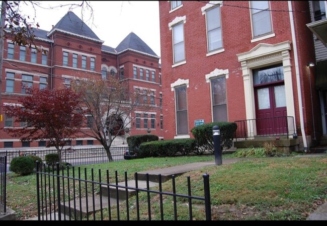 Photo - 1210 S Brook St Unidad 3