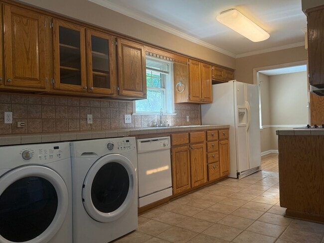 Photo - 323 Auburn Dr