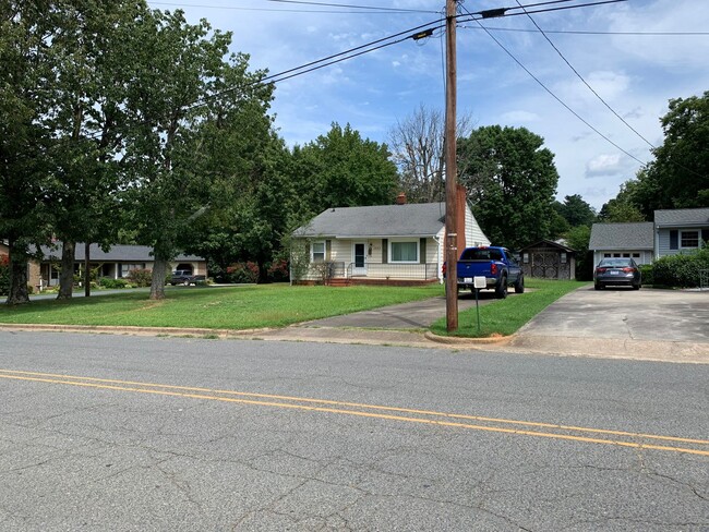 Photo - 3 BED, 1 BATH HOME IN GREYSTONE AREA, $1550 MONTH, $1550 DEPOSIT