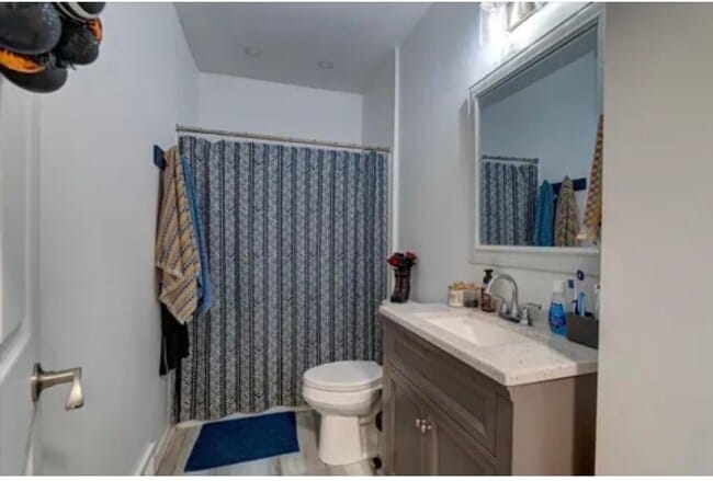 Bathroom - 212 E Howard St Unit Lower 1