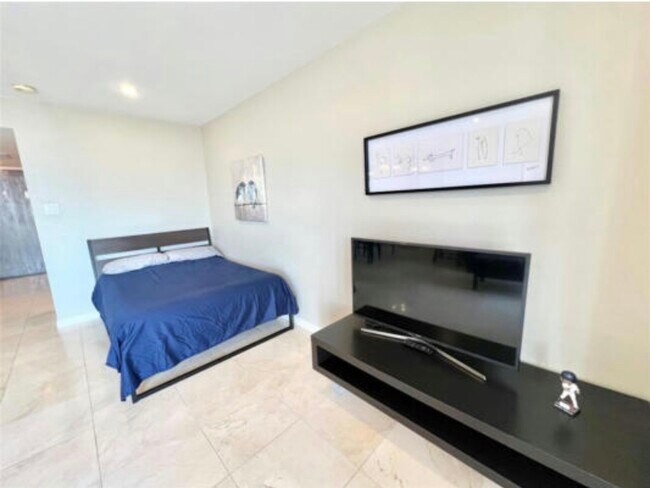 Photo - 2016 Main St Unidad 1708