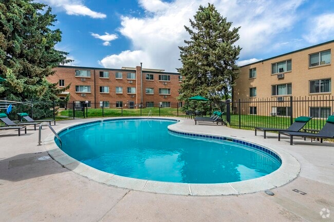 Building Photo - Royal Gardens Apartments