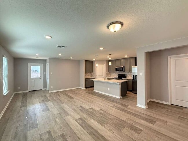 Photo - 323 Deer Crest Dr