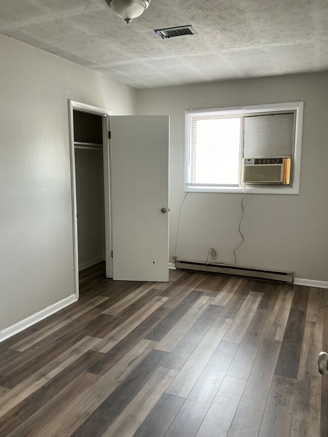 Photo - 718 N Main St