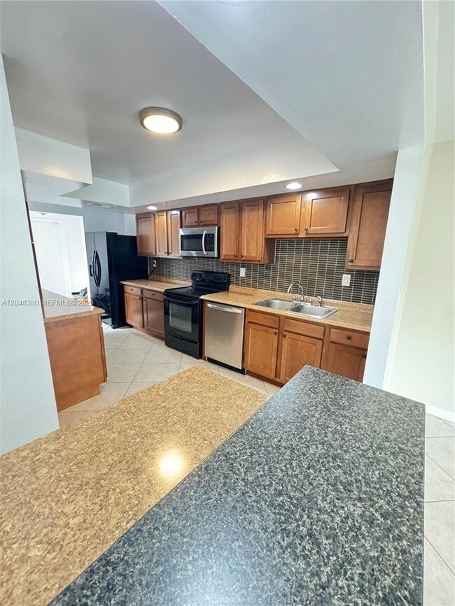 Building Photo - 3167 Coral Springs Dr